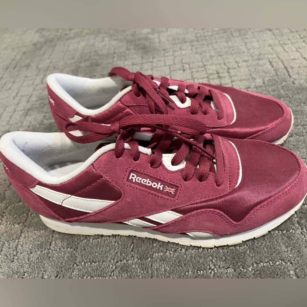 Reebok Classic womens size 8 dark pink